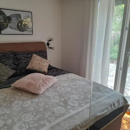 T And T Apartman *