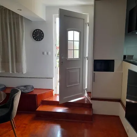 Apartman T And T Razanac